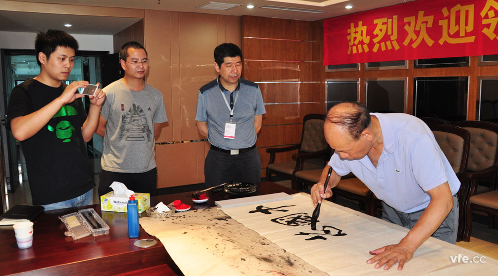 國防科大原電子科學與工程學院政委 為“中國芯,銀河夢”題詞 國防科大原電子科學與工程學院政委 為“中國芯,銀河夢”題詞