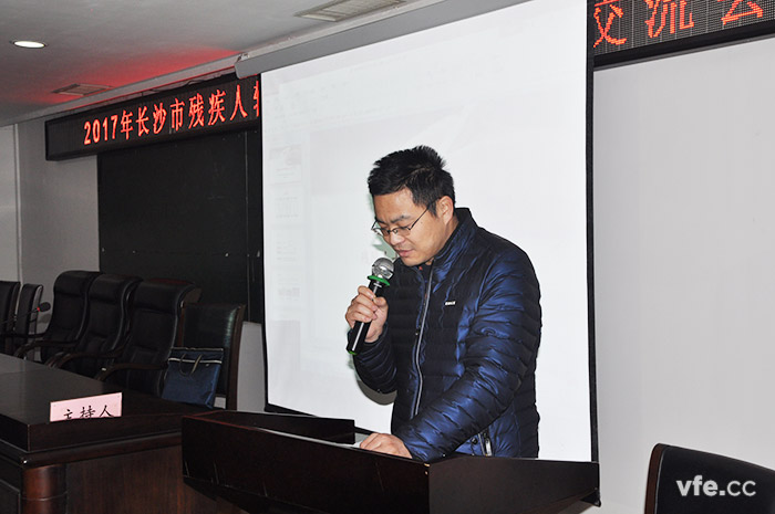 銀河電氣代表在交流會上發言 銀河電氣代表在交流會上發言